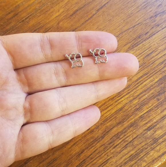 NWOT Sterling Silver Elephant Studs - Picture 7 of 9